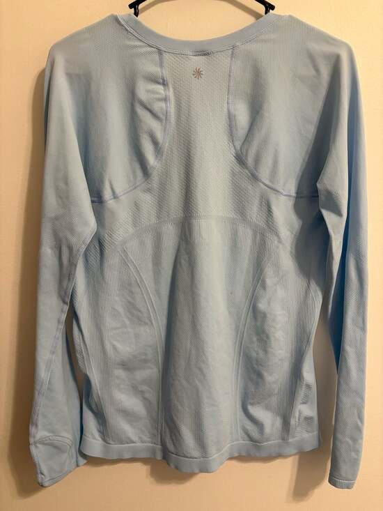 NWOT Athleta Momentum Seamless Long Sleeve Top in Light Blue Large - Picture 3 of 3
